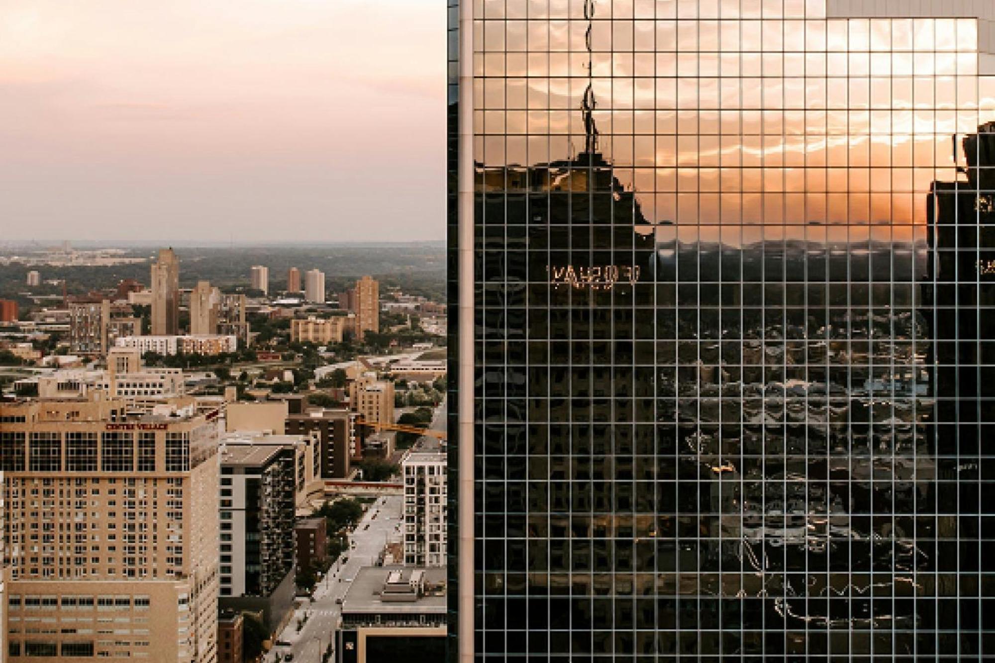 W Minneapolis - The Foshay Екстер'єр фото